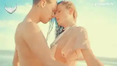 скачать клип Dennis Kruissen - Falling In Love