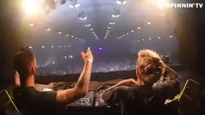 скачать клип Breathe Carolina and Inukshuk - Nights