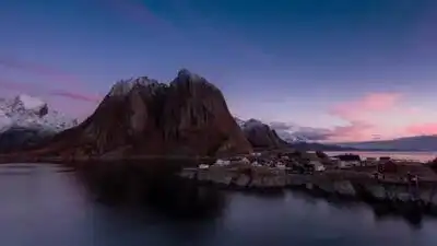 скачать клип Metrik - Northern Lights