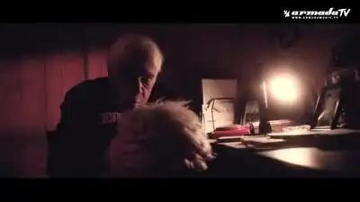 скачать клип GoldFish ft. Diamond Thug - Deep Of The Night