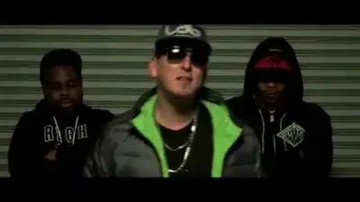 скачать клип Omar Cruz ft. Crooked I and The Menace - We On