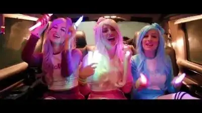 скачать клип Dolly Style - Young and Restless