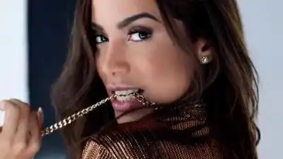 скачать клип Anitta - Si O No