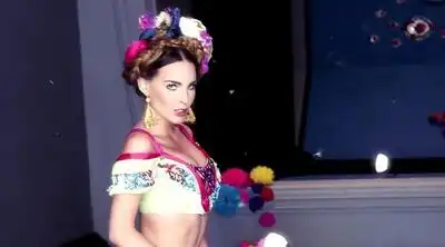 скачать клип Belinda - En la Obscuridad