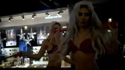 скачать клип Rebecca and Fiona - Cold As X-mas