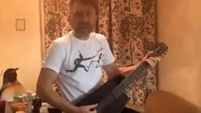 скачать клип Ленинград - Начинаем отмечать! (OST Ёлки 5)