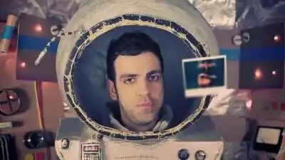 скачать клип Colapesce - Anche Oggi Si Dorme Domani