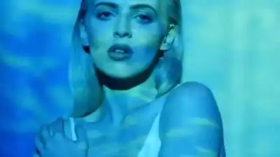 скачать клип Madilyn Bailey - WISER