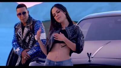 скачать клип Daddy Yankee and Natti Natasha - Otra Cosa