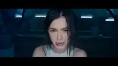 скачать клип Елена Темникова ft. ST - Сумасшедший русски ...