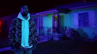 скачать клип Big Sean - Halfway Off The Balcony