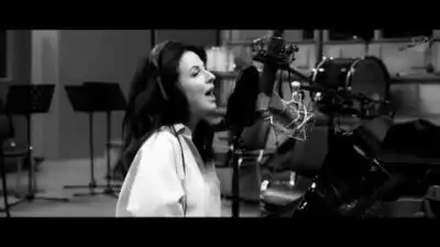 скачать клип Наталия Власова - Обнимаю (Piano Version)