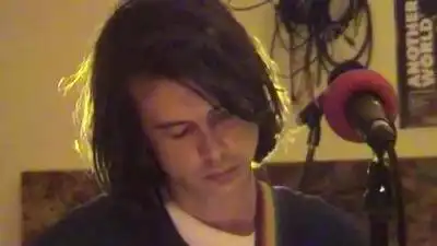 скачать клип Spinning Coin - Raining On Hope Street