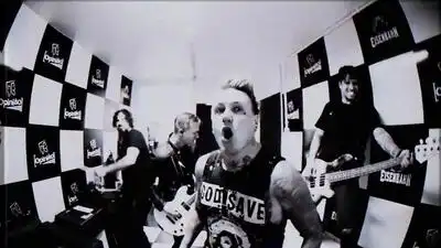 скачать клип Papa Roach - Crooked Teeth