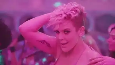 скачать клип Betty Who - Some Kinda Wonderful