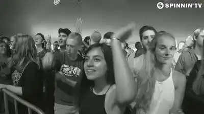 скачать клип Lucky Charmes and AWIIN - Bass 187