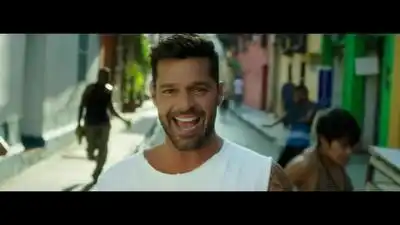скачать клип Ricky Martin ft. Yotuel - La Mordidita