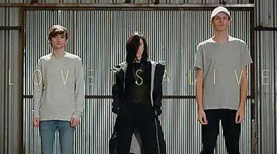 скачать клип Louis The Child ft. Elohim - Love Is Alive