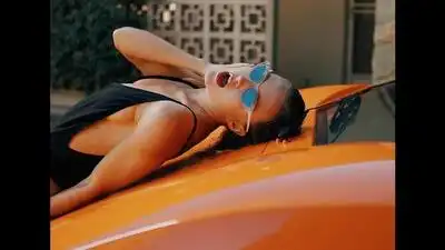 скачать клип LAYAH - Не прячься