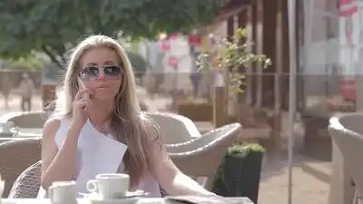 скачать клип Байрон - Отпусти