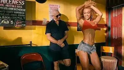 скачать клип Pitbull ft. Stephen Marley - Options