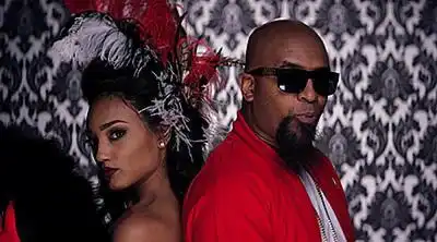 скачать клип Tech N9ne ft. Problem and Darrein Safron - Get Off Me