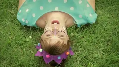 скачать клип Lenka - Heart To The Party