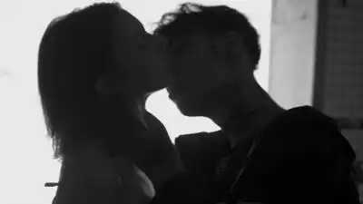 скачать клип ЛУНА - Бутылочка