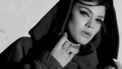 скачать клип Karmen - Minte-ma