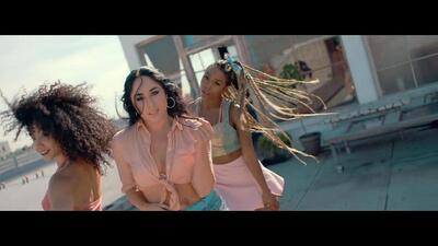 скачать клип Enrique Iglesias feat. Descemer Bueno, Zion and Lennox - Subeme La Radio (Dance Video)