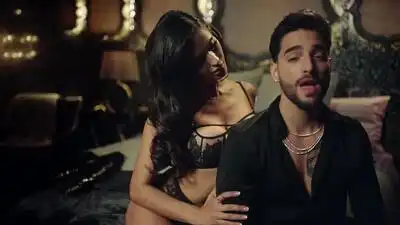 скачать клип Maluma - Felices los 4