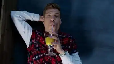 скачать клип Dabro - Занята танцем