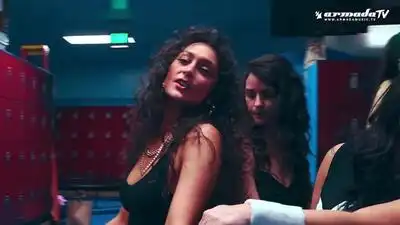 скачать клип Mario Ochoa feat. Lilla - Crystal Love