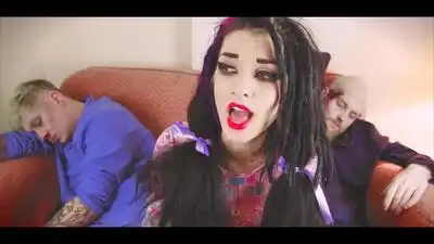 скачать клип Hands Off Gretel - Plasters