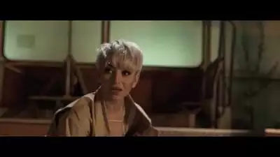 скачать клип Giulia - Ne vedem noi