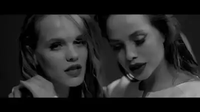 скачать клип REAL O - В такт