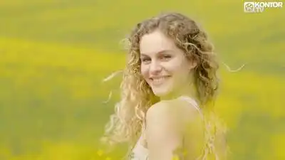 скачать клип Gestort aber GeiL feat. Voyce - Millionen Farben