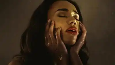 скачать клип CAZZETTE ft. JONES - Handful Of Gold