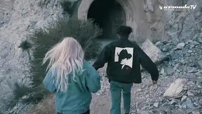 скачать клип Cedric Gervais feat. Digital Farm Animals and Dallas Austin - Touch The Sky