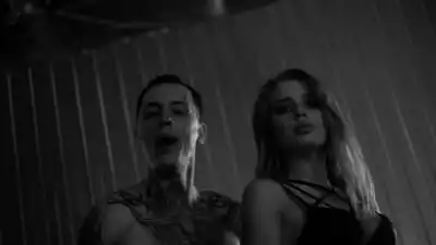 скачать клип Скруджи - Взрыв в темноте