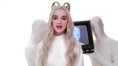 скачать клип Poppy - Computer Boy