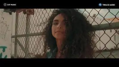 скачать клип Monoir feat. Bianca Linta - Golden Sands