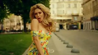 скачать клип Вера Брежнева - Близкие люди