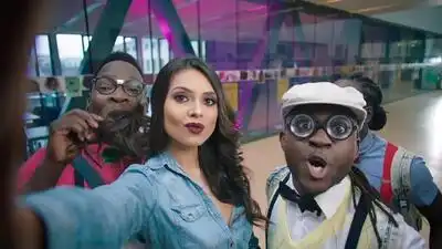 скачать клип AMC - Tape La Pose