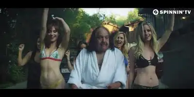 скачать клип Loud Luxury ft. Nikkis Wives - Show Me