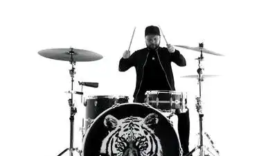 скачать клип Royal Blood - I Only Lie When I Love You