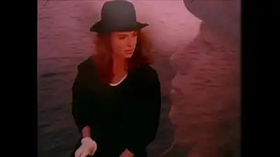 скачать клип Def Leppard - Love Bites