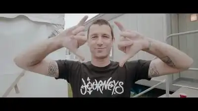 скачать клип Good Charlotte ft. Kellin Quinn - Keep Swingin