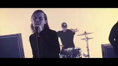 скачать клип Thousand Below - Sinking Me