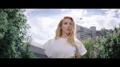 скачать клип MBAND - Правильная девочка